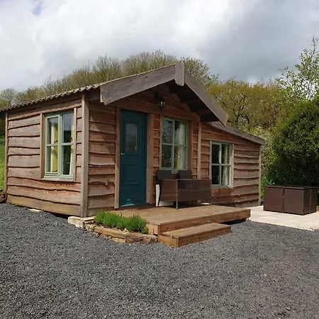 Pondside Chalet *