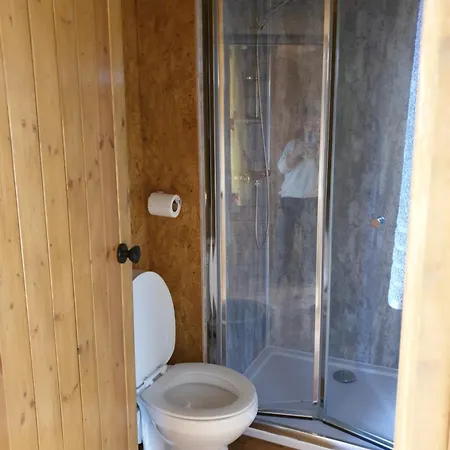 Pondside Chalet *